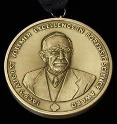 Почетная медаль Августа Фольмера
